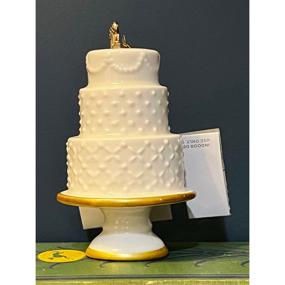 2022 Wedding Cake Christmas ornament